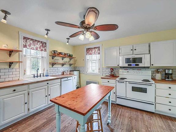 2nd image of 82 Mountainview Ave