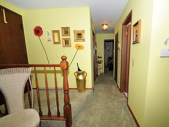 3rd image of 706 Cross Creek Dr W #1A