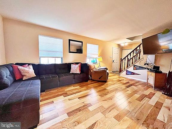 5th image of 402 Pheasant Cir