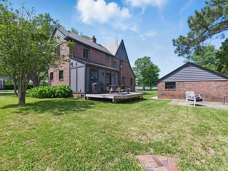 5010 Gosnold Ave — Photo 49