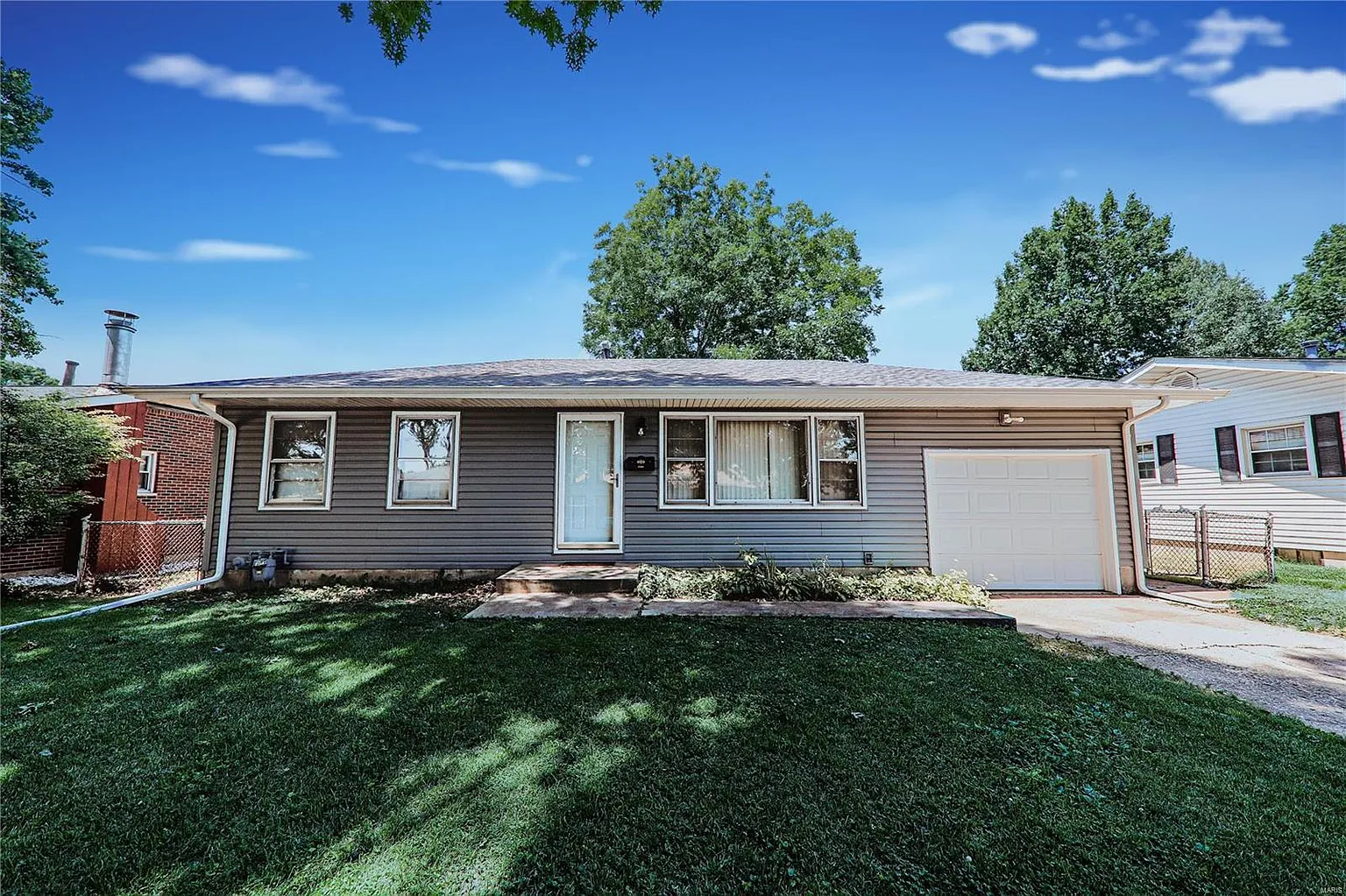 2903 Sunset Dr photo 1