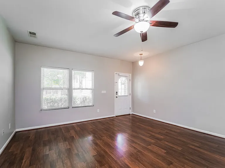 1040 Joselynn Dr — Photo 6