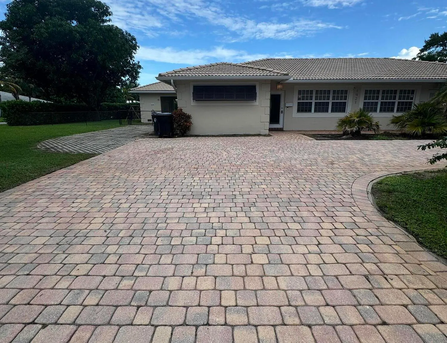 2 bed, 2.0 bath, 3367 sqft, $3,200 — Photo 3