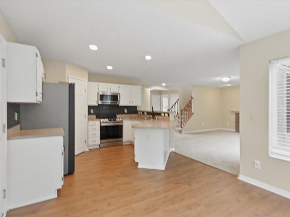 4th image of 1681 Colonade Dr