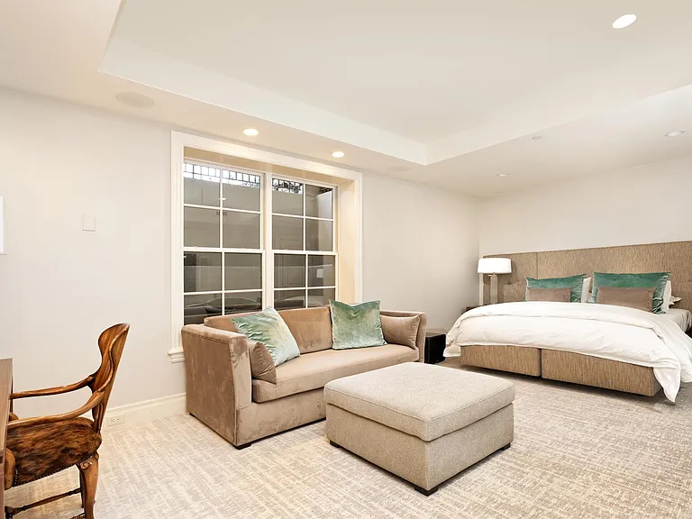 204 Oregon Trl — Photo 13