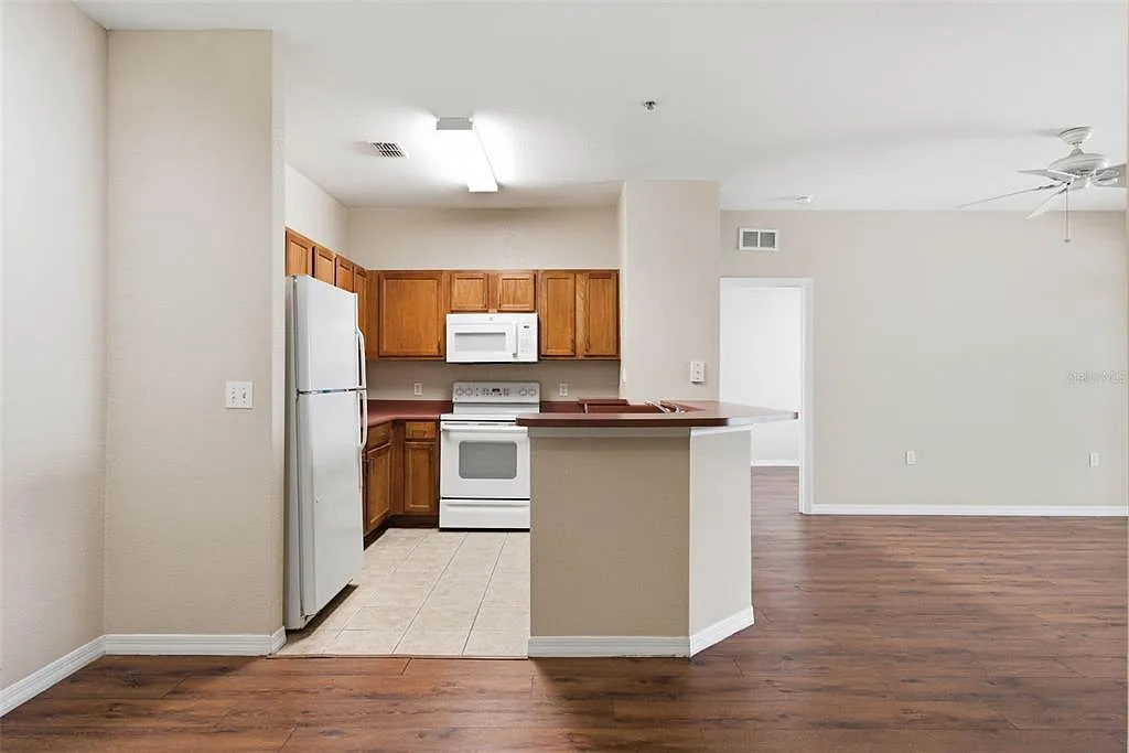2 bed, 2.0 bath, 1046 sqft, $1,495 — Photo 3