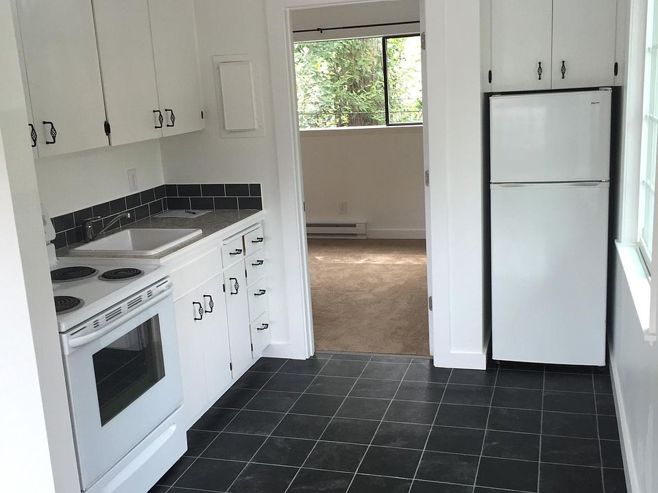 1st image of 3019 NE 143rd St APT 4
