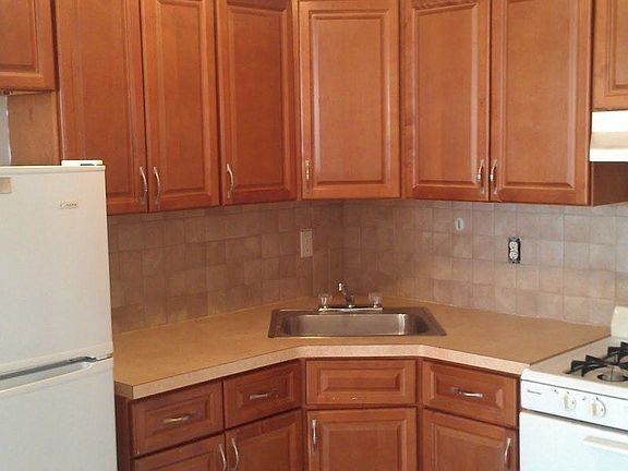 2nd image of 9 Columbus Pl #1
