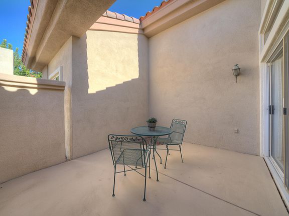 4th image of 78605 Bougainvillea Dr