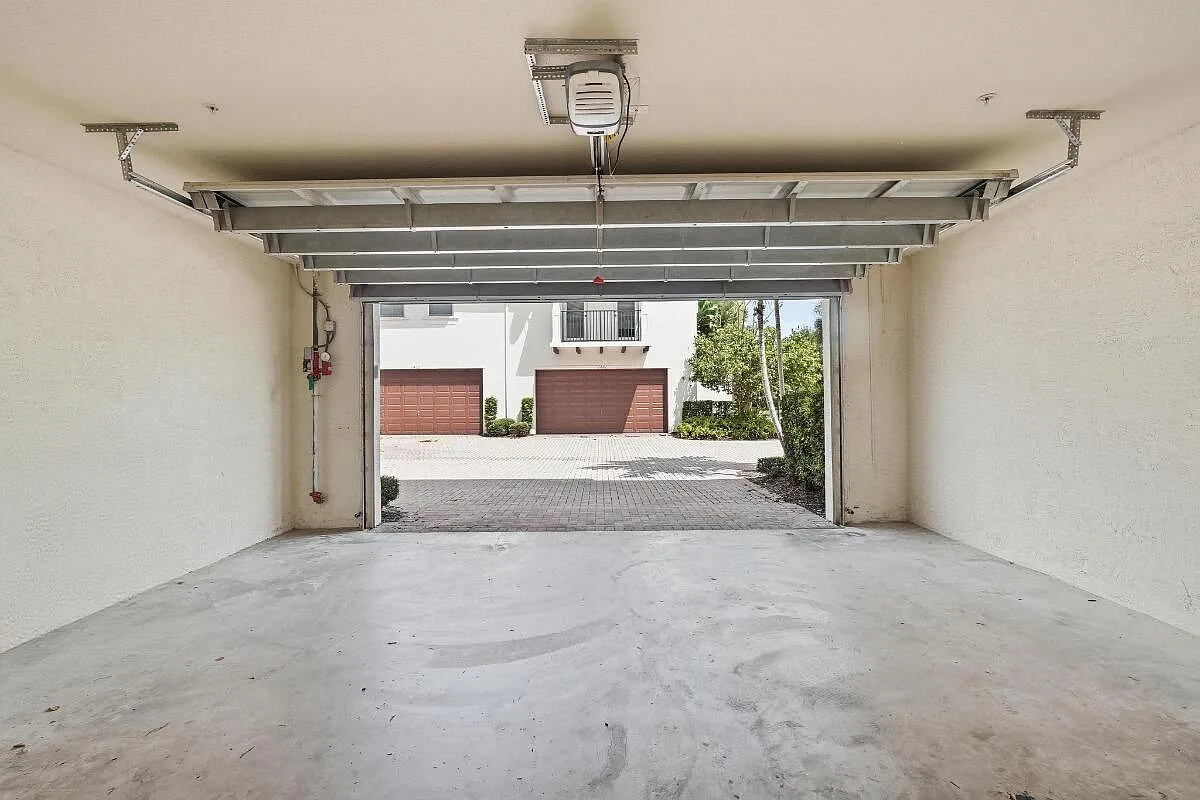 3 bed, 2.5 bath, 1434 sqft, $3,300 — Photo 4