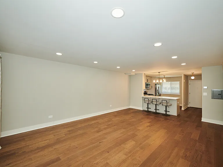 7074 N Ridge Blvd #1E — Photo 6