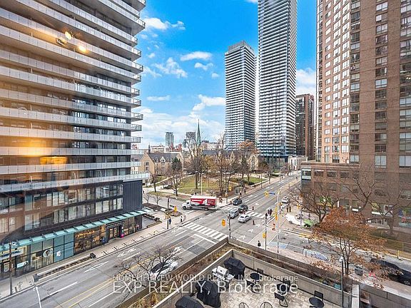 3rd image of 1001 Bay St #617