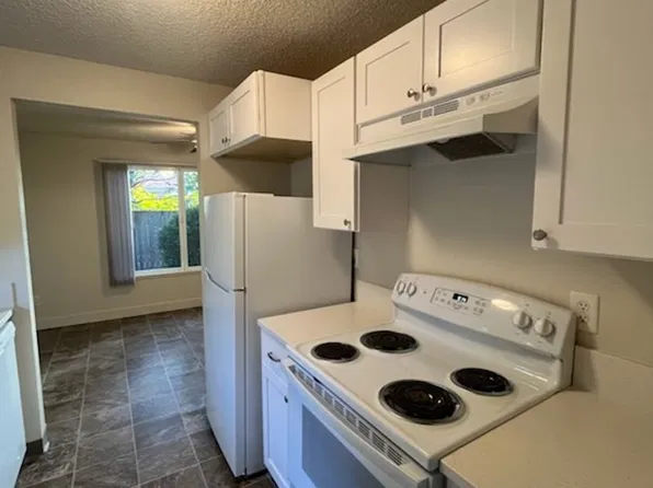 Upcoming 2nd-Story 2-Bedroom - Coming Available 10/16/26! 1st month free!, 364 S Locust St, Canby, OR 97013