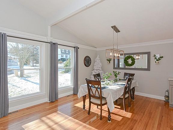 2nd image of 5 Fordham Dr