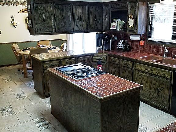 Kitchen has 3 islands
