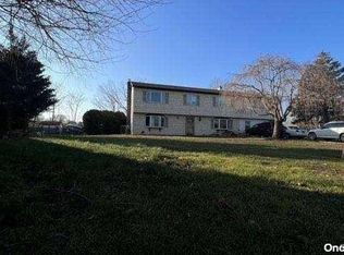 4 Xenia Ct, Mount Sinai, NY 11766