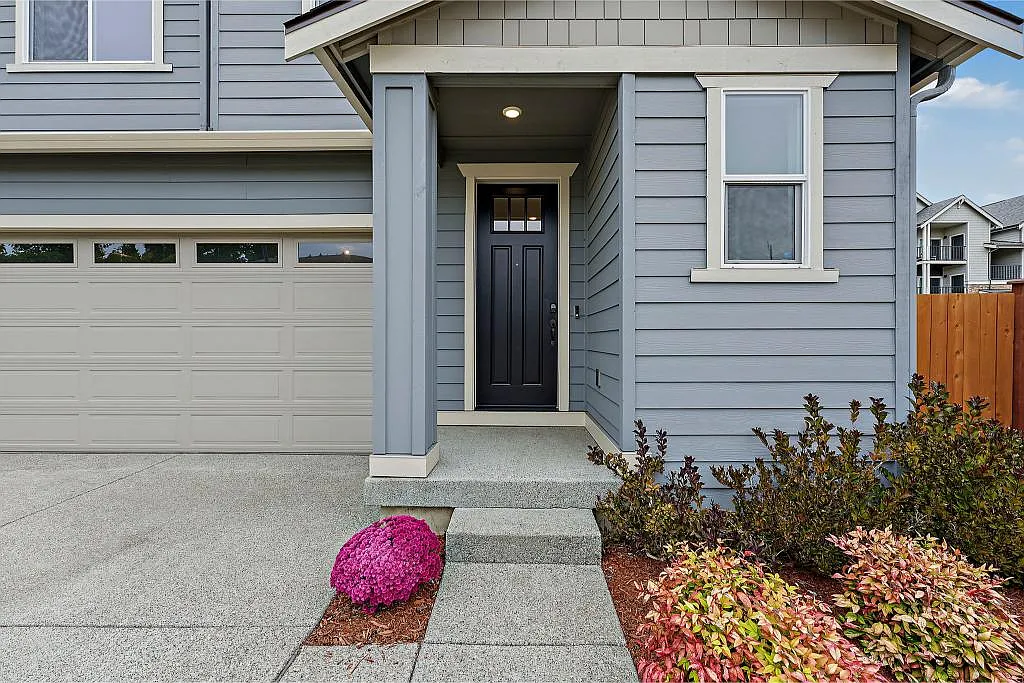 3 bed, 2.5 bath, 1999 sqft, $3,100 — Photo 2