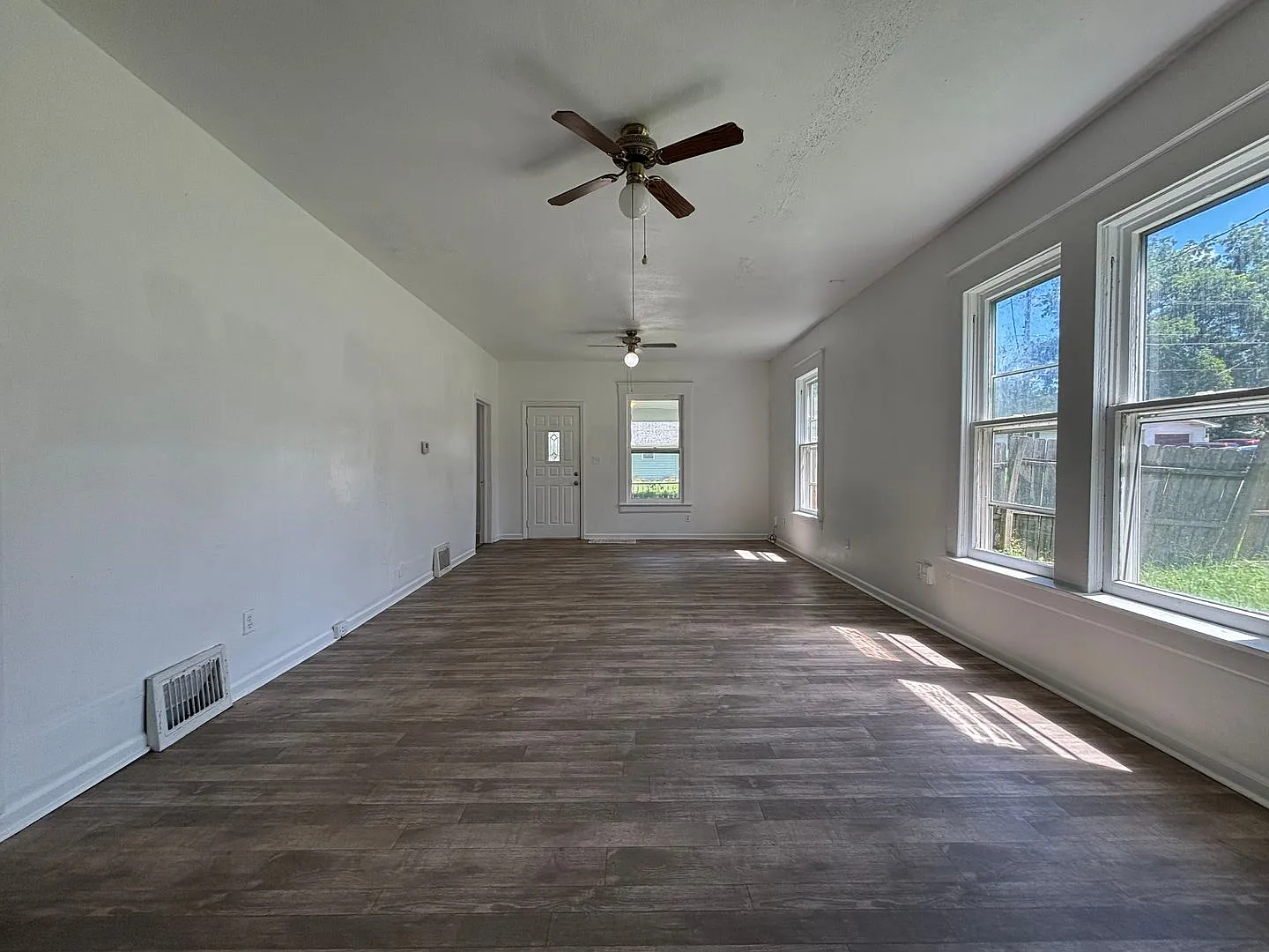 Rent this Beautiful 4 bedroom 2 bath House — Photo 2