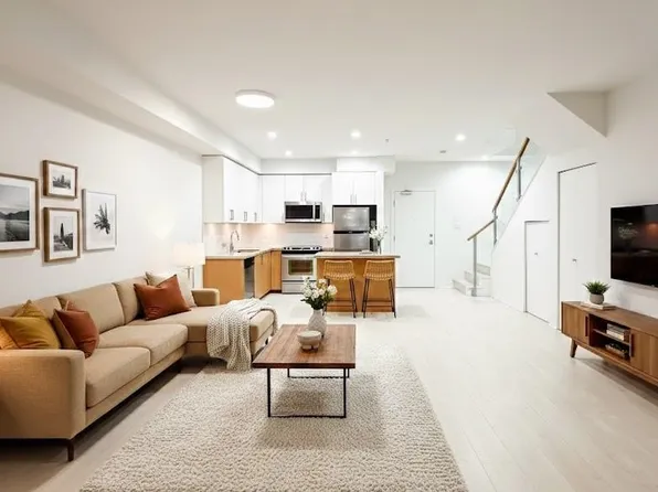 85 8th Ave E #119, New Westminster, BC V3L 4J4