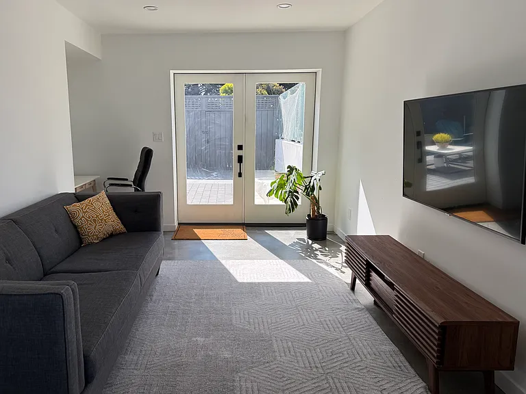 95 Ina Ct — Photo 3