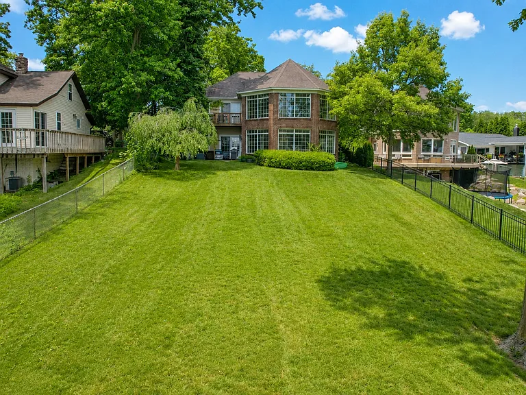 4156 Lamont Dr — Photo 34