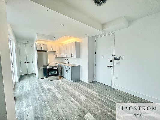3rd image of 3321 Glenwood Rd #8B