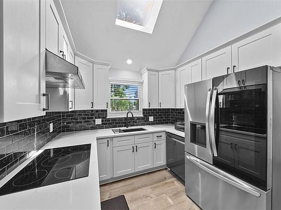 5th image of 10020 W 86th St