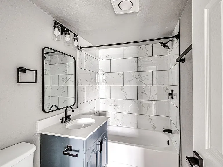 Alexis Park Apartments — Photo 12