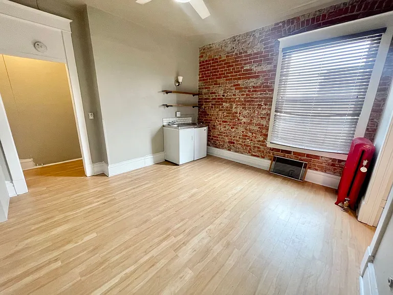 106 S Cedar St — Photo 31