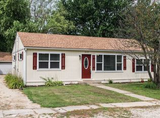 215 S Transit St, Creston, IL 60113