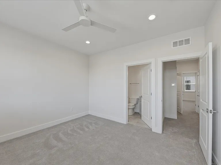 3908 Edwards Rd — Photo 32