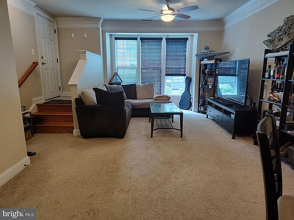 3rd image of 2133 Abbottsbury Way