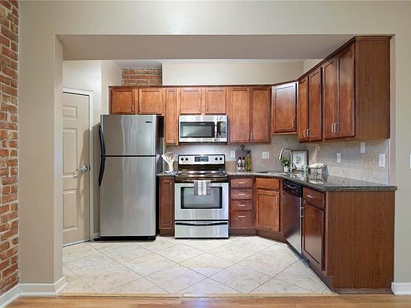 4th image of 200 E 43rd St APT 201