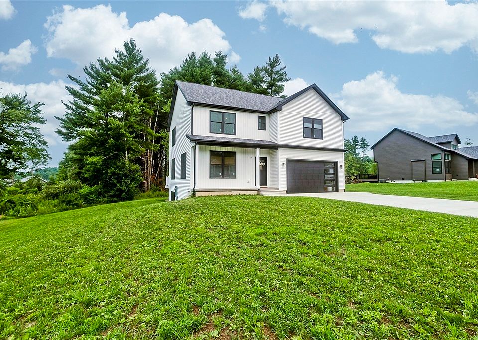 1st image of 11 Woodland Ln