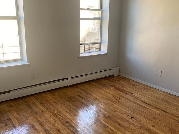 3rd image of 984 Bronx Park S #524