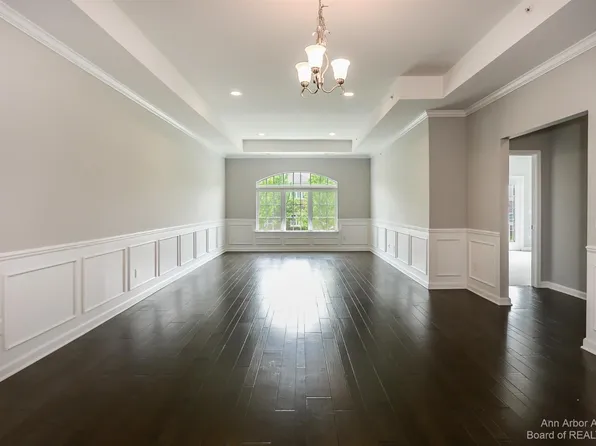 5545 Arbor Chase Dr, Ann Arbor, MI 48103