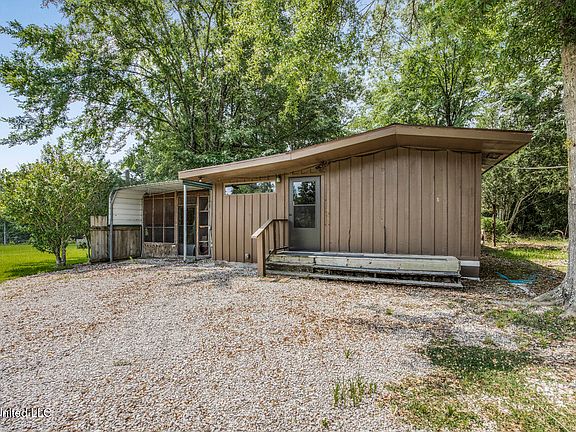 2nd image of 1885 Silver Creek Rd