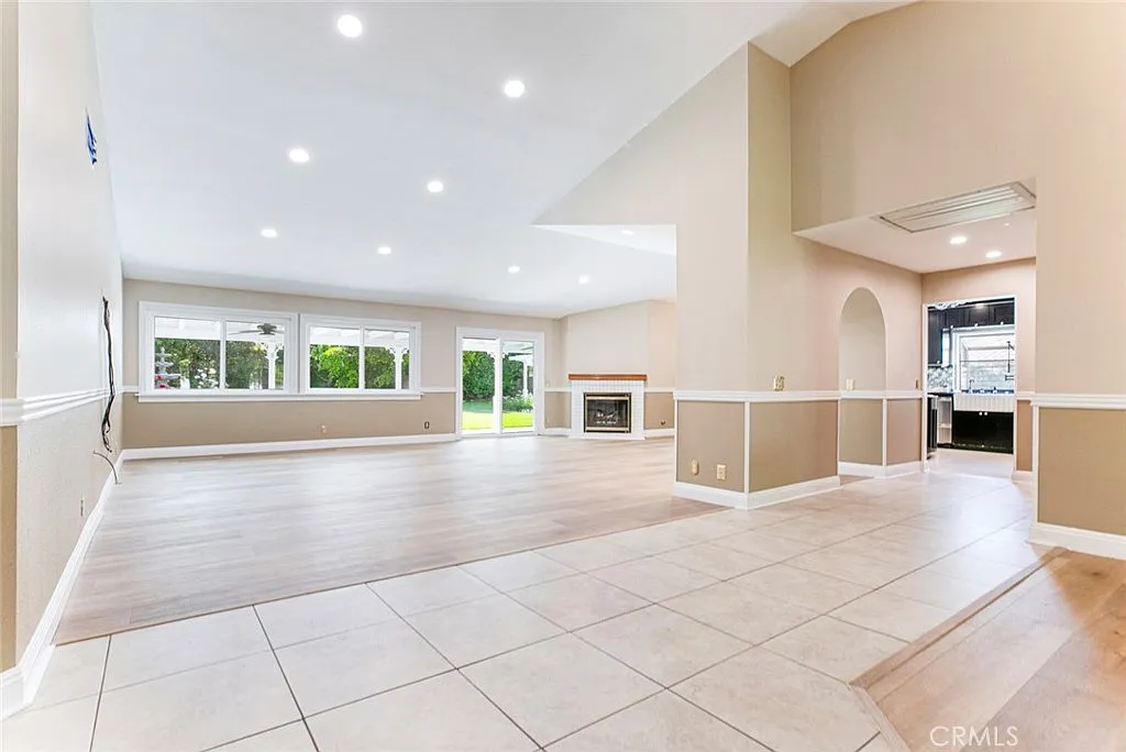 4 bed, 2.5 bath, 2581 sqft, $5,950 — Photo 4