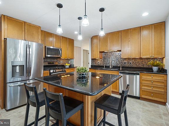 3rd image of 830 Crothers Ln