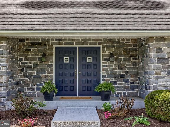 3rd image of 320 Highland Rd