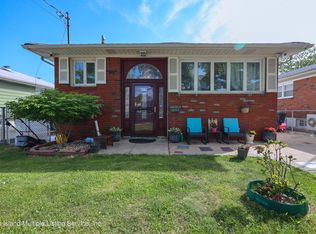437 Naughton Ave, Staten Island, NY 10305