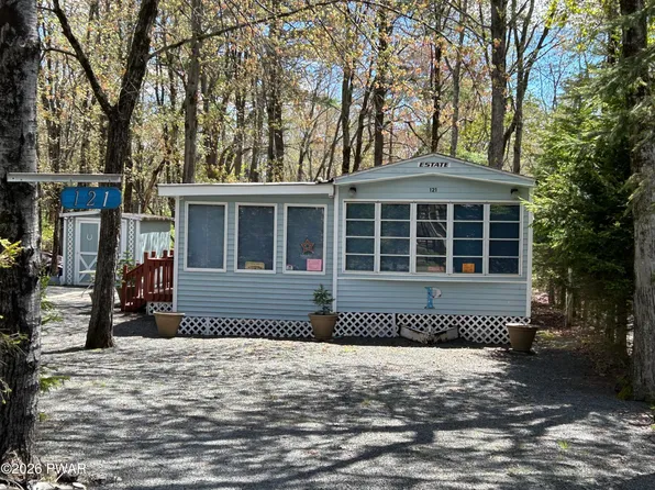 121 Navajo Ln, Shohola, PA 18458