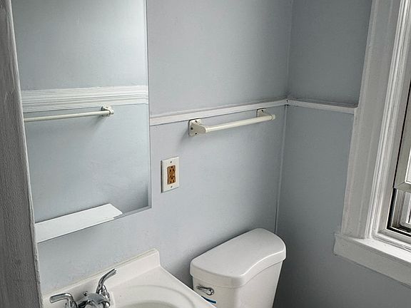 5th image of 201 Colony St #1