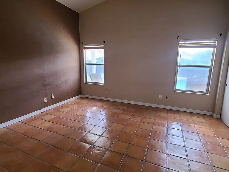 2343 E Springfield Pl — Photo 5
