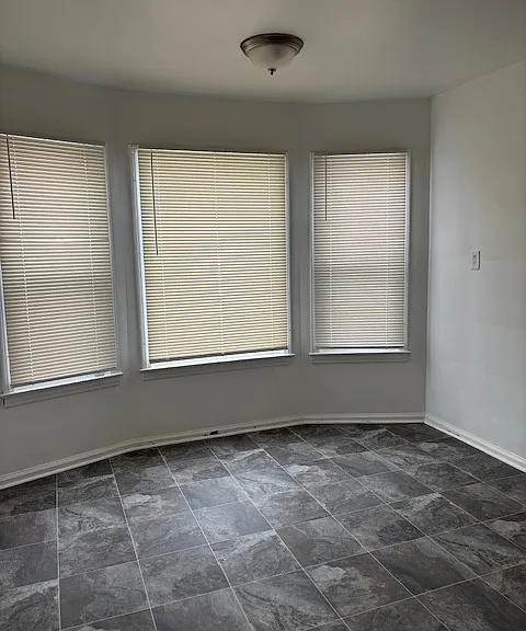18134 Vaughan St — Photo 2