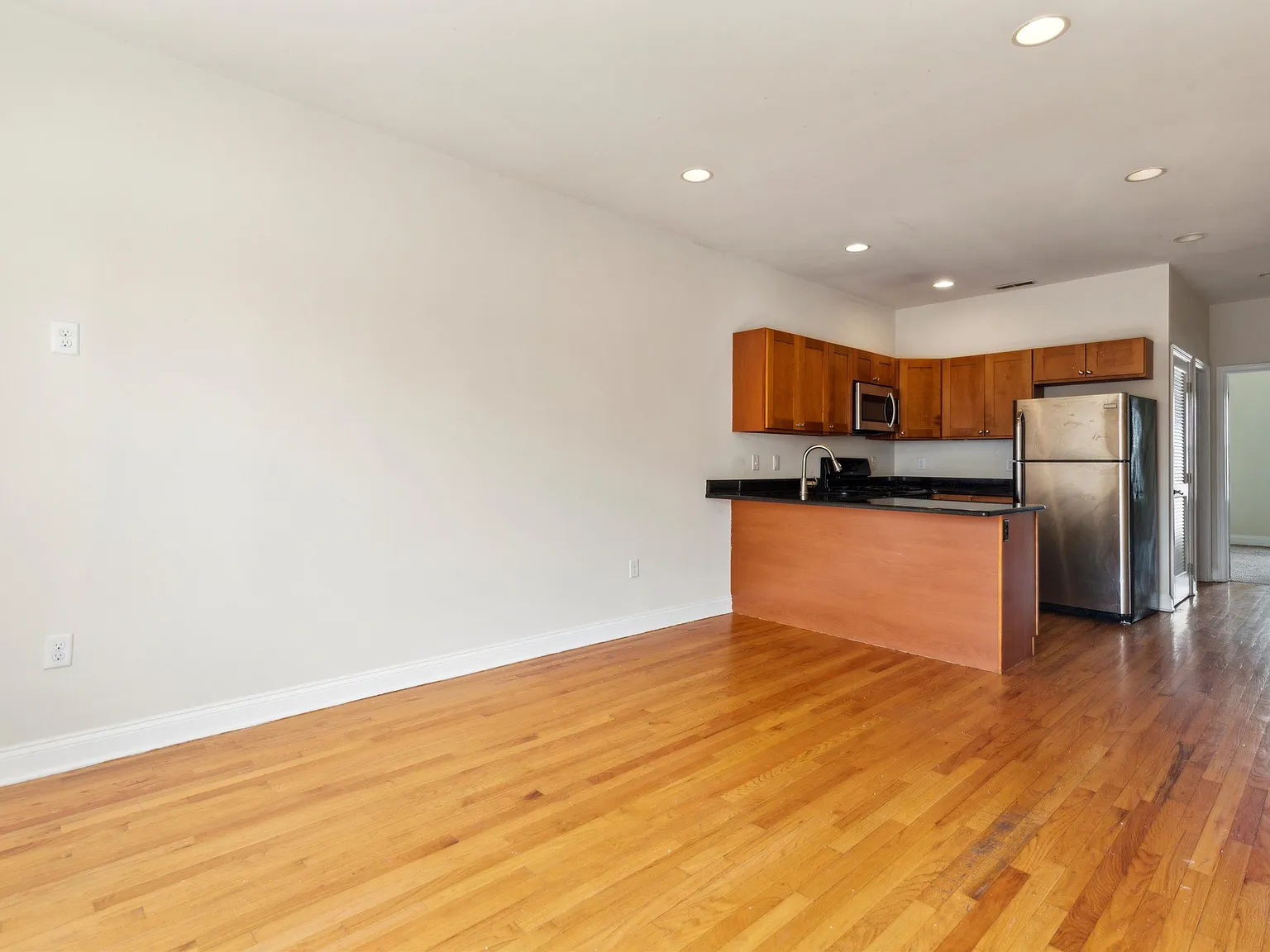 1705 Arlington St Unit B — Photo 2