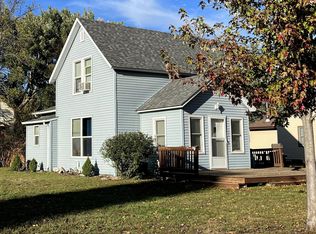 552 15th St, Windom, MN 56101