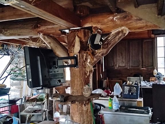 3rd image of 611 E Daniels Road