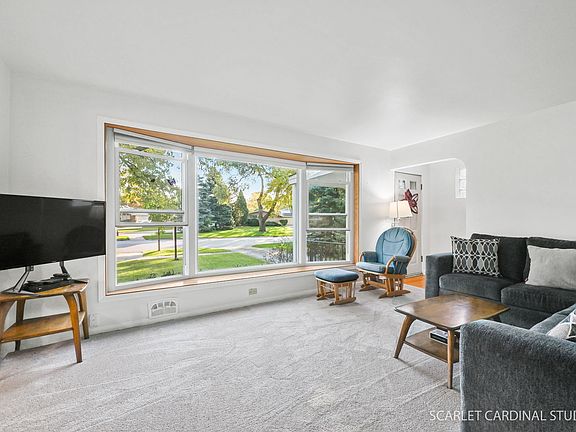 3rd image of 1106 S Summit Ave