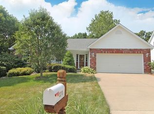 3210 Country Knoll Dr, Saint Charles, MO 63303